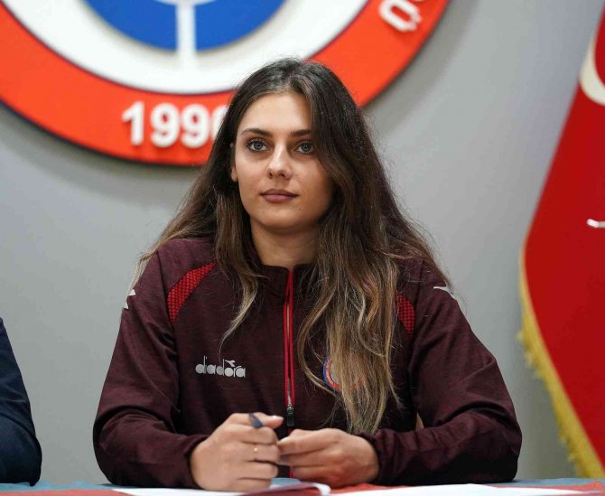 İ̇bbsk, Buz Hokeyi Takımına İlk Transferlerini Yaptı