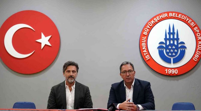 İ̇bbsk Kadın Buz Hokeyi Takımı Deniz İ̇nce’ye Emanet