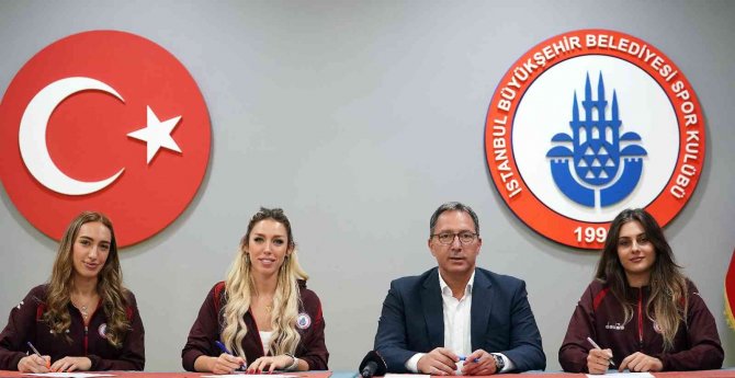 İ̇bbsk, Buz Hokeyi Takımına İlk Transferlerini Yaptı