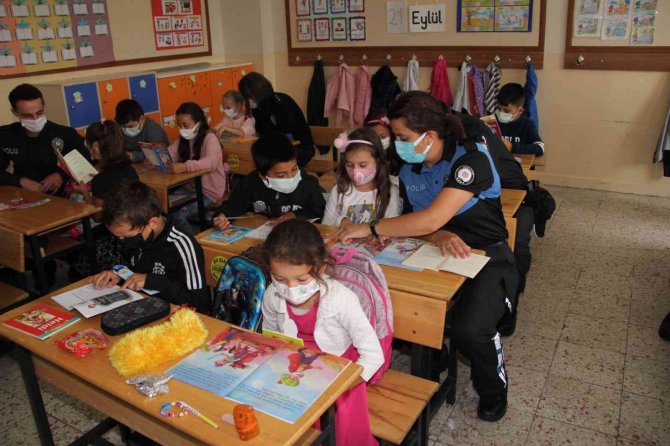 Jandarma Ve Emniyet Öğrencileri Bilgilendirdi