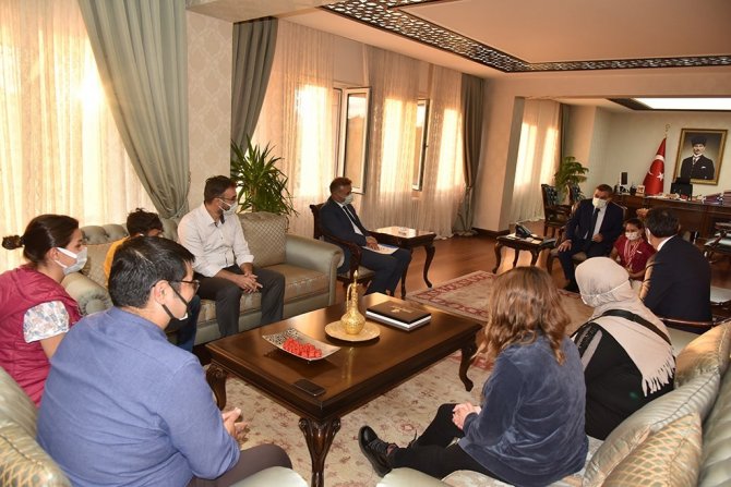 Vali Işık, Başarılı Sporcuları Ödüllendirdi