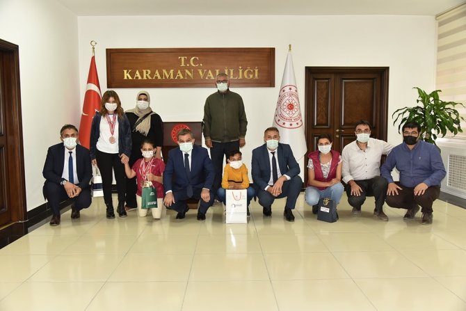 Vali Işık, Başarılı Sporcuları Ödüllendirdi