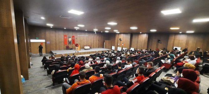 Kaymakam Çiçek, Lise Öğrencilerine Mesleğini Tanıttı