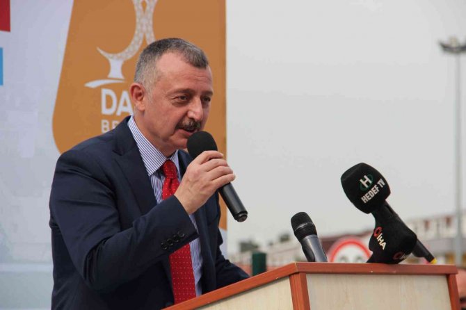 Başkan Büyükakın: “İ̇ki Tane Heykeli Açmak İçin 2 Genel Başkan, 4 Büyükşehir Belediye Başkanı Çağırıyorlar”