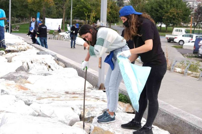 Maltepe Sahilinde Temizlik Operasyonu