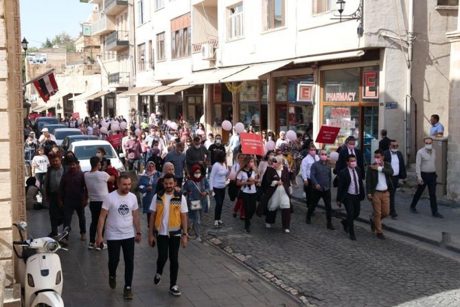 Meme Kanserine Dikkat Çekmek İçin Yürüyüş Yapıldı