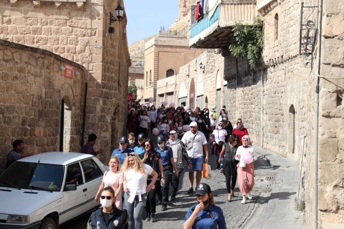 Meme Kanserine Dikkat Çekmek İçin Yürüyüş Yapıldı