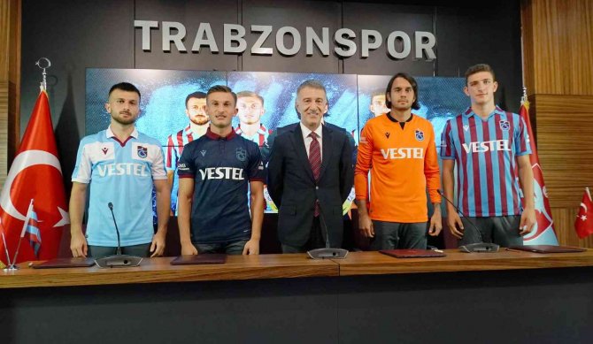 Trabzonspor 4 Futbolcusuyla Sözleşme Yeniledi