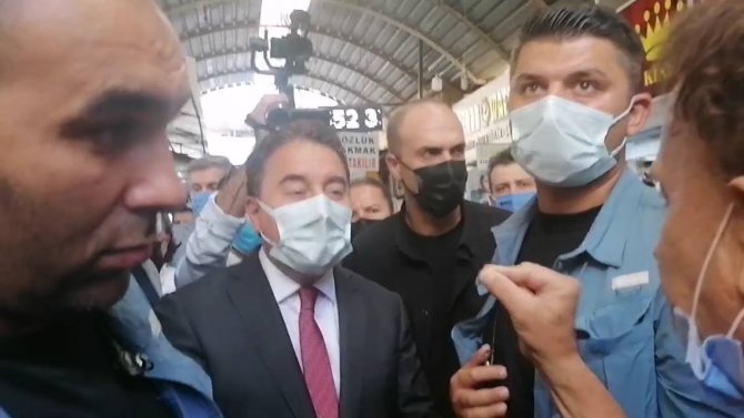 Babacan’a Esnaf Gezisinde Sert Tepki: "Tayyip Erdoğan’a Yanlış Yaptınız, Binde 1 Bile Oy Alamayacaksınız"