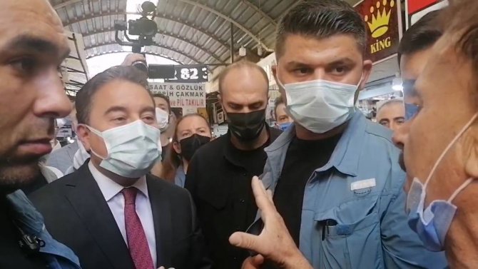 Babacan’a Esnaf Gezisinde Sert Tepki: "Tayyip Erdoğan’a Yanlış Yaptınız, Binde 1 Bile Oy Alamayacaksınız"