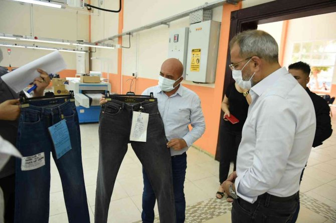 Tarsus Belediyesinin Tekstil Atölyesi Hem İstihdama Hem İhracata Katkı Sağlıyor