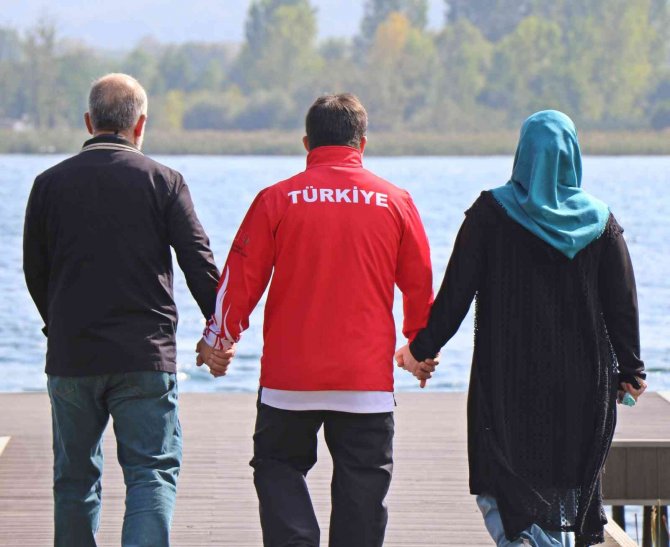 Kendisine Garip Bakanları Şampiyonluklarıyla Utandırıyor