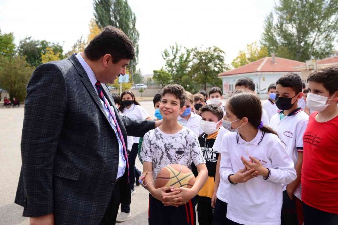 Kahramankazan’da Okullara 2 Milyon 500 Bin Tl’lik Destek