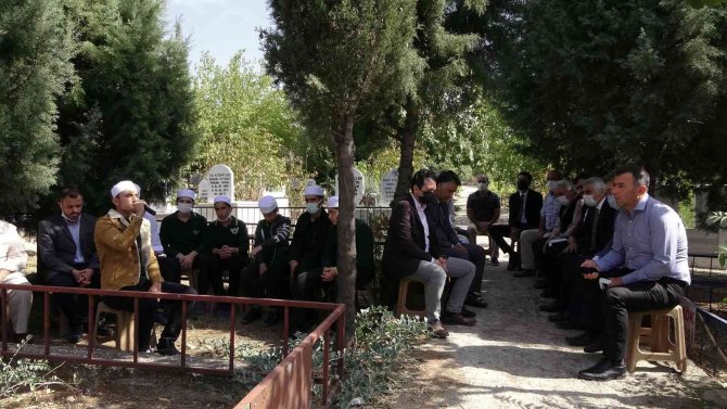 Şair-yazar Bahaettin Karakoç Mezarı Başında Dualarla Anıldı
