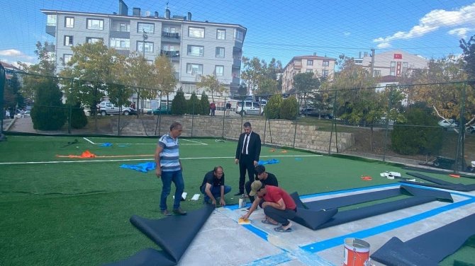 Pursaklar’da Halı Sahalar Yenileniyor