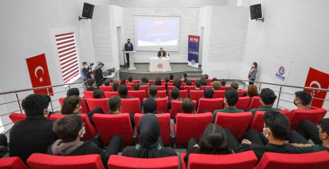 Sincan Belediye Başkanı Ercan Gençlerle Bir Arada