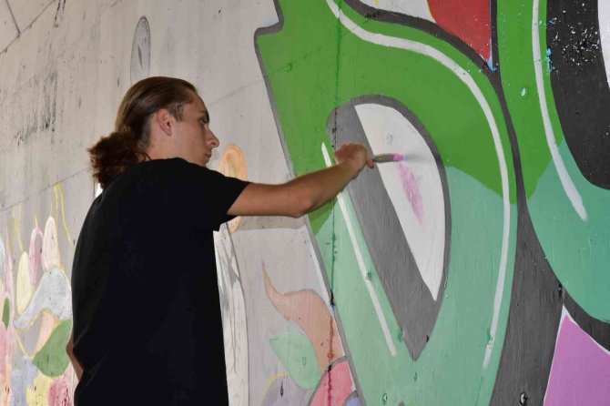 Sındırgı Sokakları Grafiti Sanatı İle Renkleniyor