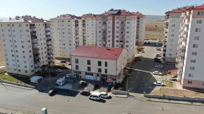 Cemaat, Caminin Camiye Benzemesi İçin Minare İstiyor