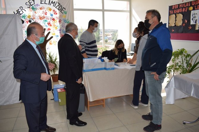 Fen Lise Öğrencileri Okullarında Covid-19 Aşısı Yaptırdı