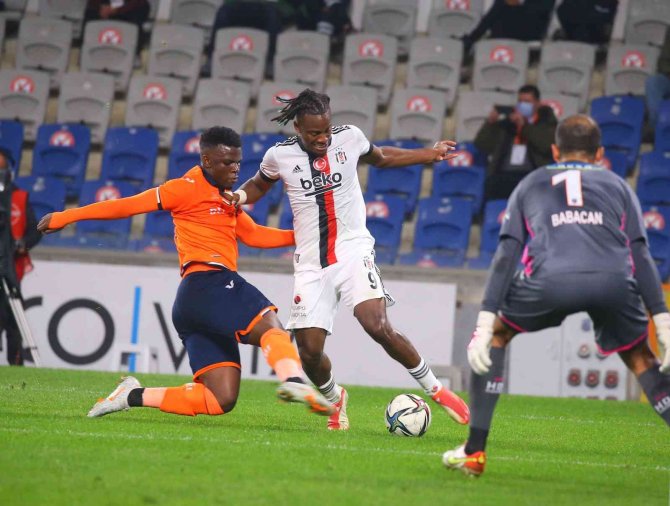 Süper Lig: Medipol Başakşehir: 1 - Beşiktaş: 0 (İ̇lk Yarı)
