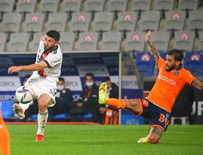 Süper Lig: Medipol Başakşehir: 1 - Beşiktaş: 0 (İ̇lk Yarı)