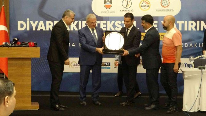 Diyarbakır Valisi Karaloğlu’dan Tekstilcilere Tepki: “Sanayiciler Asgari Ücreti Bile Vermekten İmtina Ederse Kendi Ayağımıza Sıkarız”