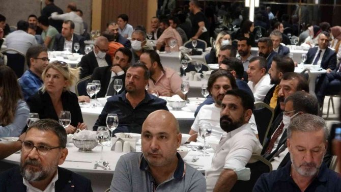 Diyarbakır Valisi Karaloğlu’dan Tekstilcilere Tepki: “Sanayiciler Asgari Ücreti Bile Vermekten İmtina Ederse Kendi Ayağımıza Sıkarız”