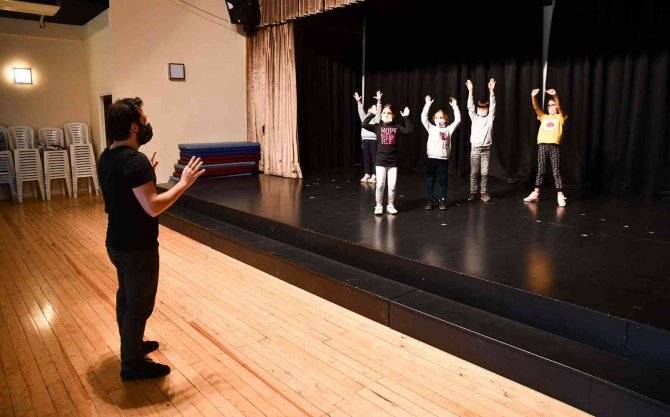Çocuklar Hem Eğleniyor Hem De Kendilerini Geliştiriyor