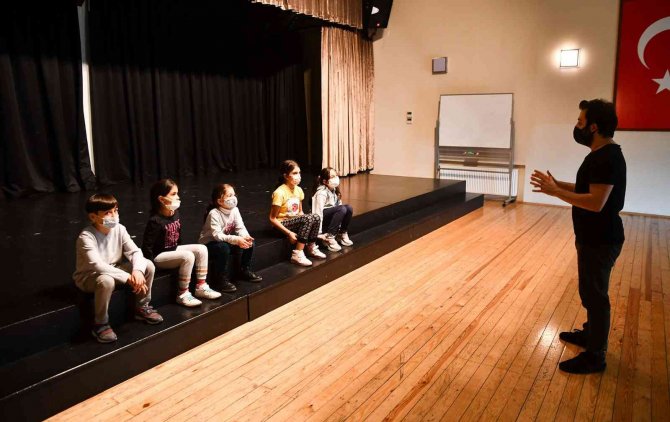 Çocuklar Hem Eğleniyor Hem De Kendilerini Geliştiriyor