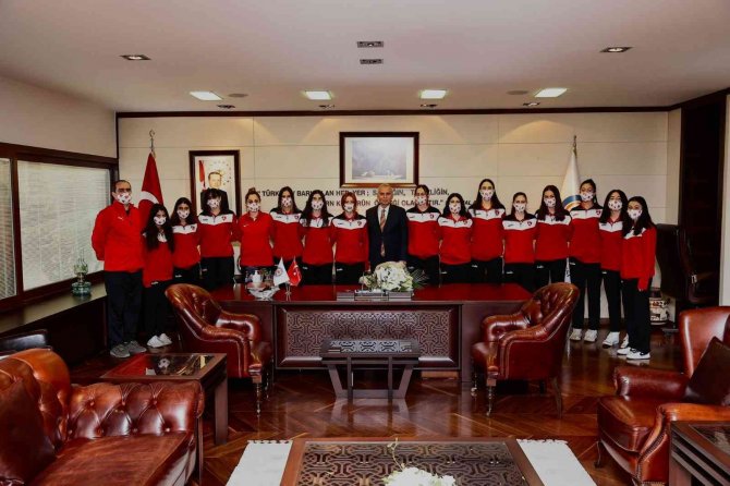 Filenin Prensesleri Başkan Zolan’ı Ziyaret Etti