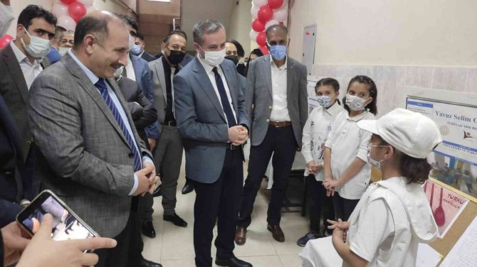 Ağrı’da Tübi̇tak 4006 Bilim Fuarı Açıldı