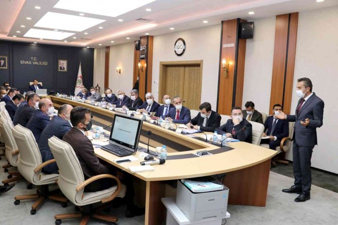 Ayhan, İlçe Milli Eğitim Müdürleriyle Buluştu