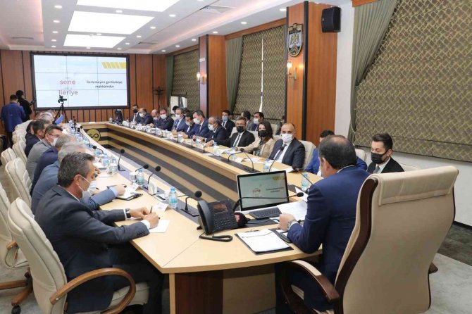 Ayhan, İlçe Milli Eğitim Müdürleriyle Buluştu