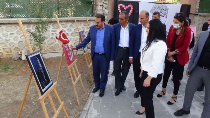 Batman’da İ̇stiklal Marşının 100. Yıl Sergisinde 100 Farklı Eser Sergilendi