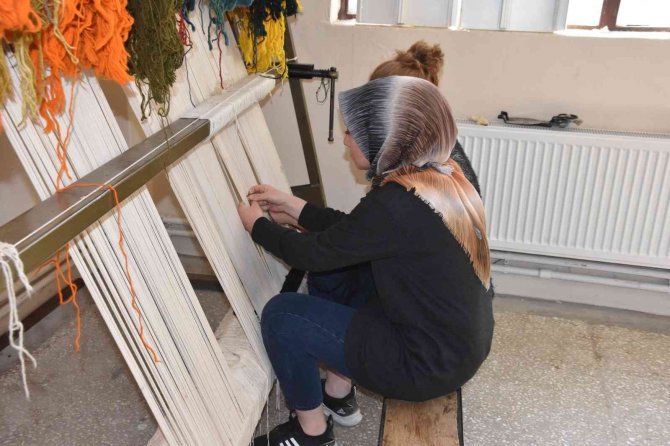 Bitlis Belediyesinden Halı Kilim Dokuma Kursu