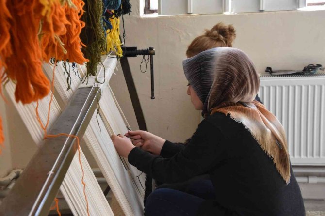 Bitlis Belediyesinden Halı Kilim Dokuma Kursu