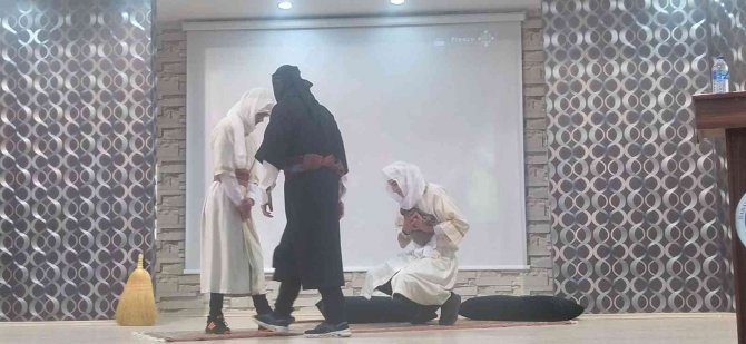 Kastamonu’da Anadolu İ̇mam Hatip Lisesi Öğrencilerden Mevlid Kandili Programı