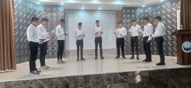 Kastamonu’da Anadolu İ̇mam Hatip Lisesi Öğrencilerden Mevlid Kandili Programı