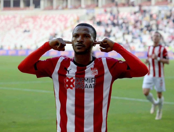 Olarenwaju Kayode, Gol Sayısını 2’ye Yükseltti