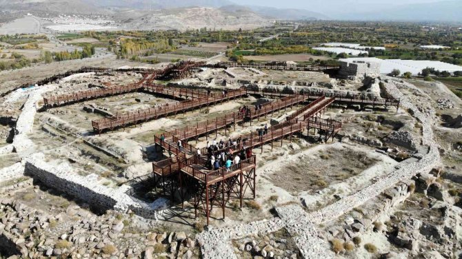 Altıntepe Kalesi Turizme Açılmak İçin Gün Sayıyor