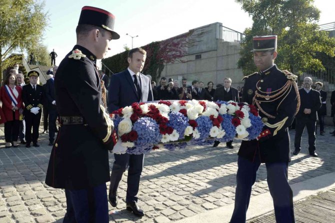Fransa Tarihinde Bir İlk: Cumhurbaşkanı Macron Yüzlerce Cezayirlinin Öldürüldüğü Katliamın 60. Yıldönümünü Törenine Katıldı