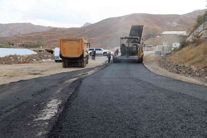 Hakkari’de Asfalt Çalışması