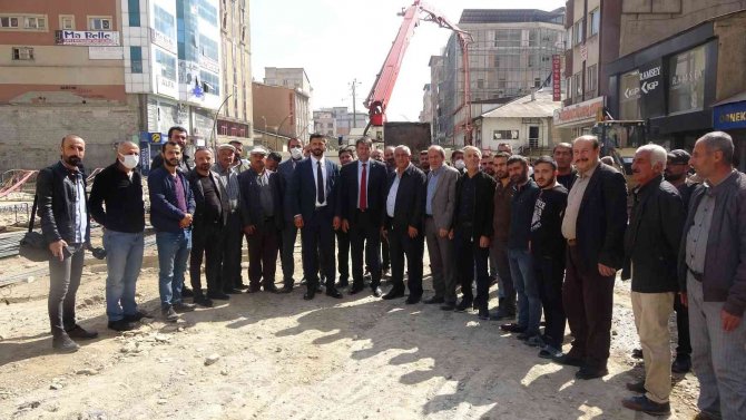 Yüksekova’da Bir Türlü Bitmeyen Yol Çalışması