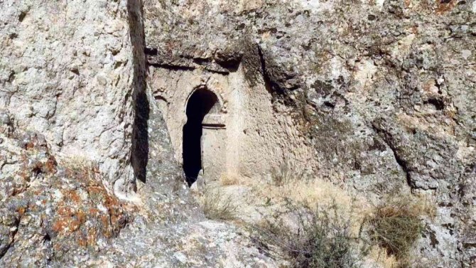 Tarihi Kiliseyi Talan Ettiler