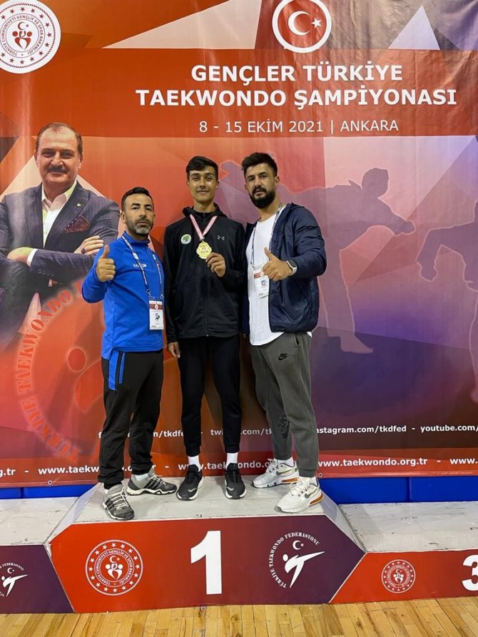 Mamaklı Kadir Şantaş Gençler Türkiye Taekwondo Şampiyonu