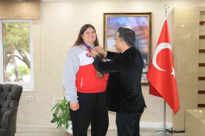 Dünya 3’üncüsü Olan Öztürk Ödüllendirildi
