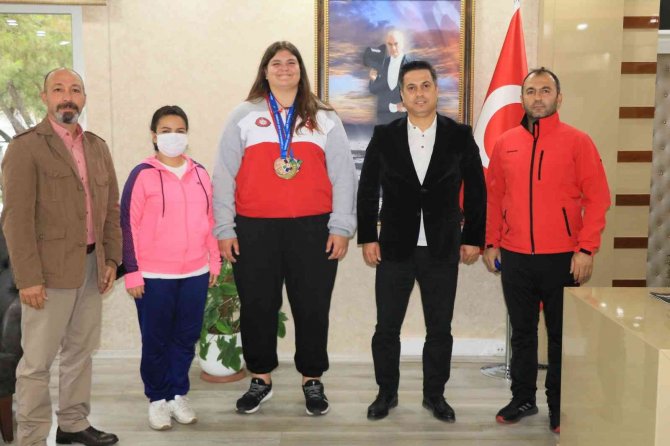 Dünya 3’üncüsü Olan Öztürk Ödüllendirildi