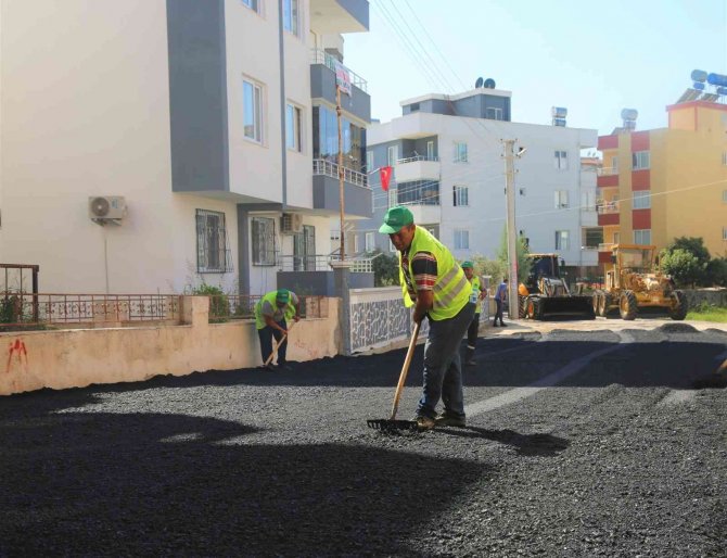 Toroslar’da Asfalt Çalışması Sürüyor