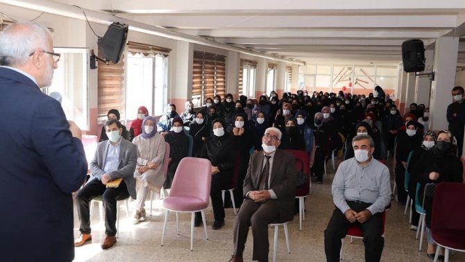 Müftü Akkuş Öğrencilerle Bir Araya Geldi