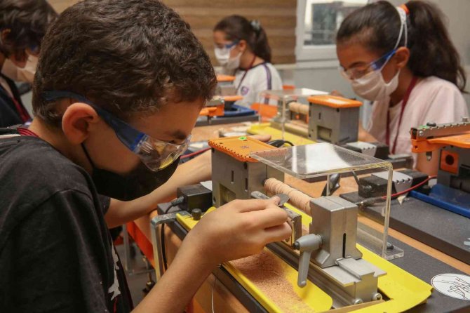 Nilüferli Çocuklara “Yeni Nesil Üretim Atölyeleri”